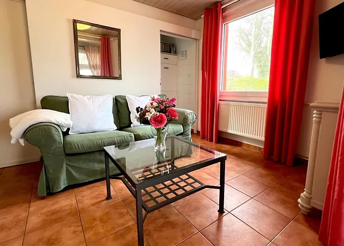 Sommerhaeuschen * Altenhof (Schleswig-Holstein)